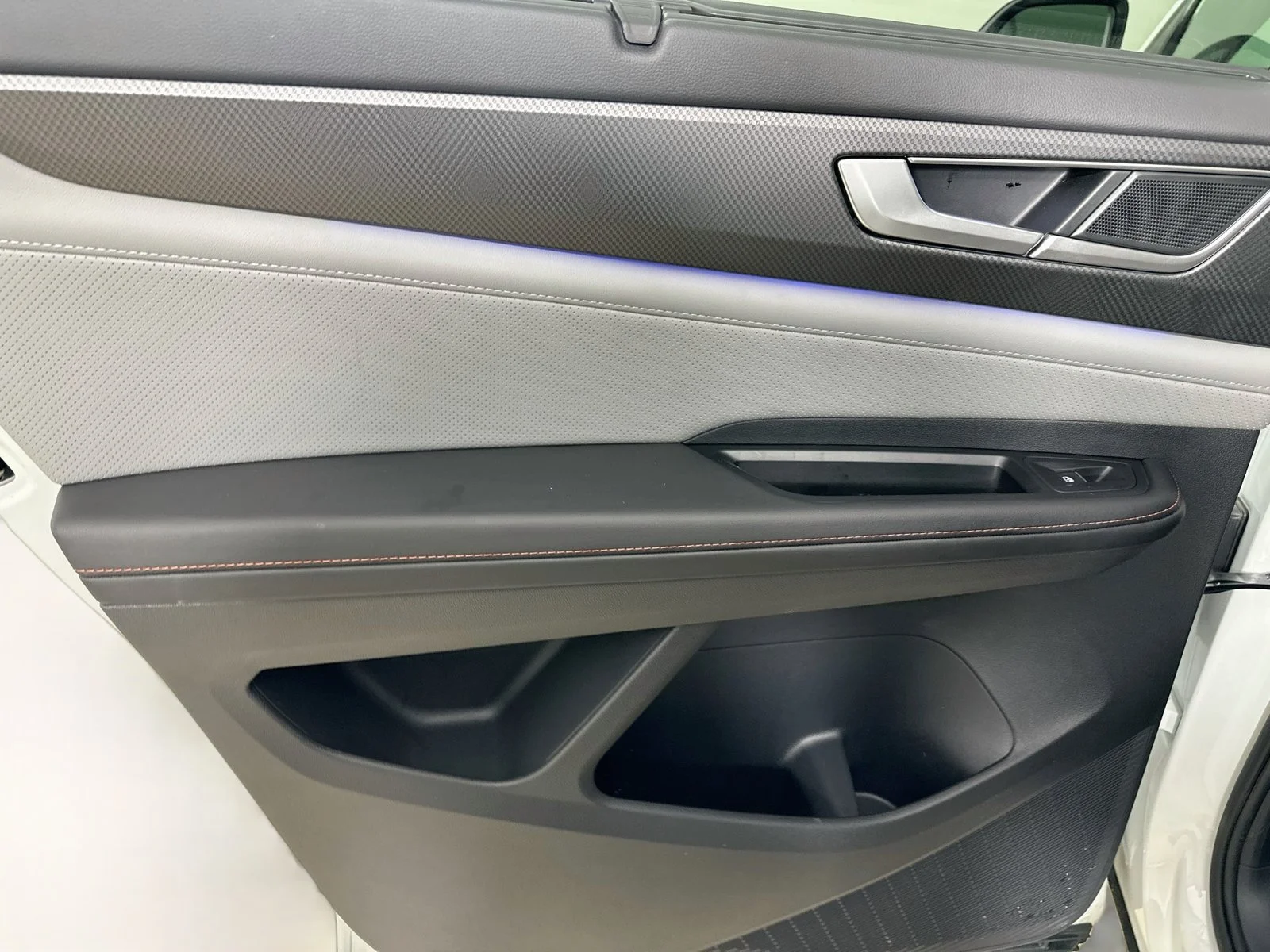 Used 2025  Volkswagen  image 35