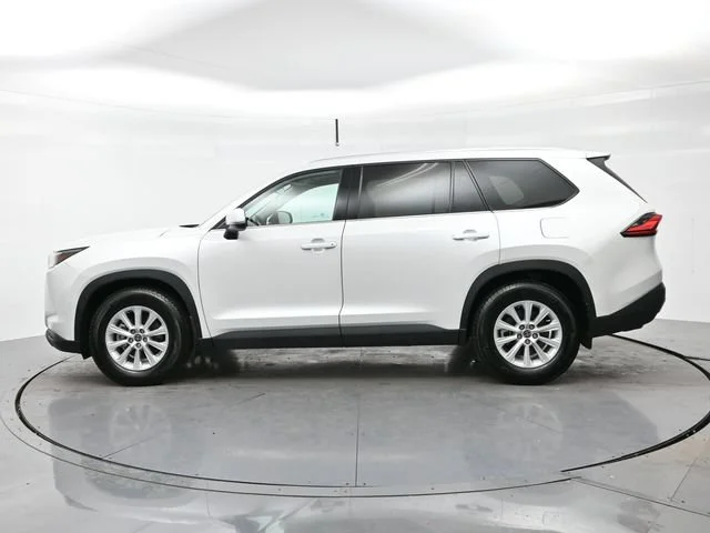 Used 2024 Wind Chill Pearl Toyota XLE image 4