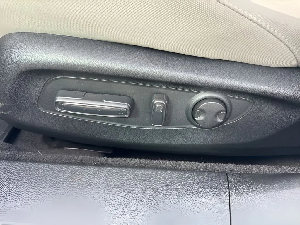Used 2024 White Honda EX image 10