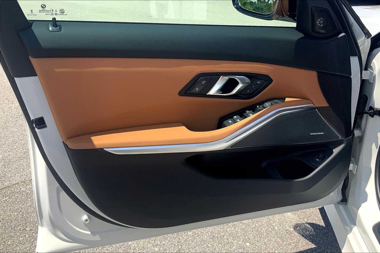 2025 BMW 3 Series 330i - Photo 10