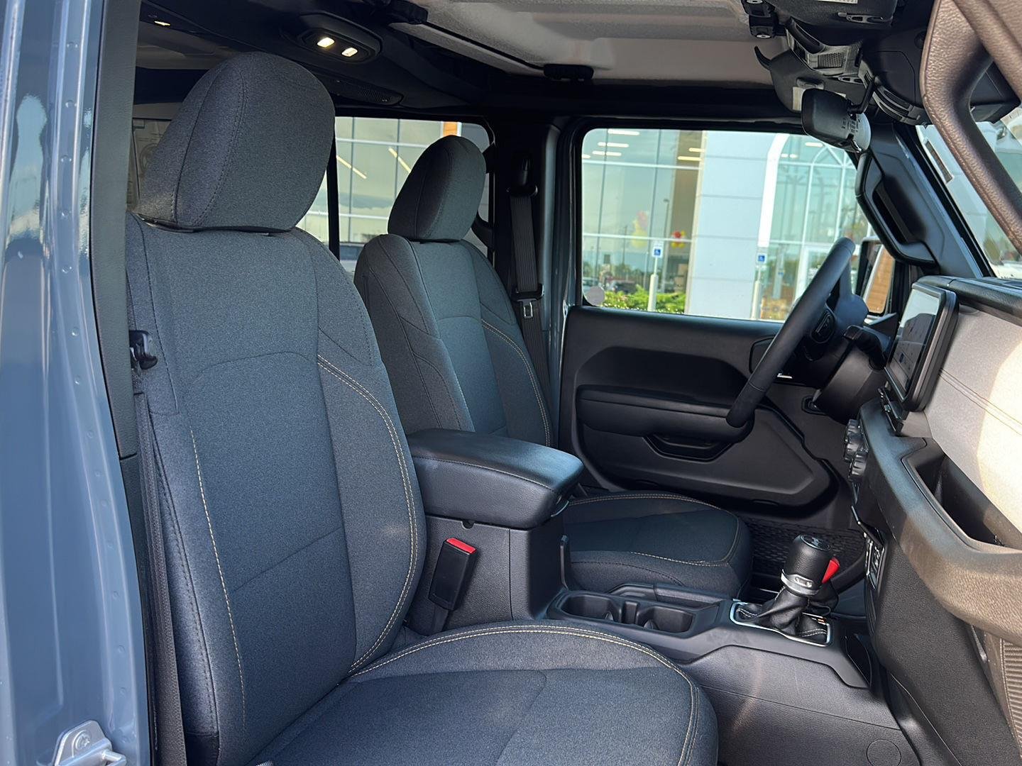 Used 2025 Anvil Clearcoat Jeep Sport S image 31