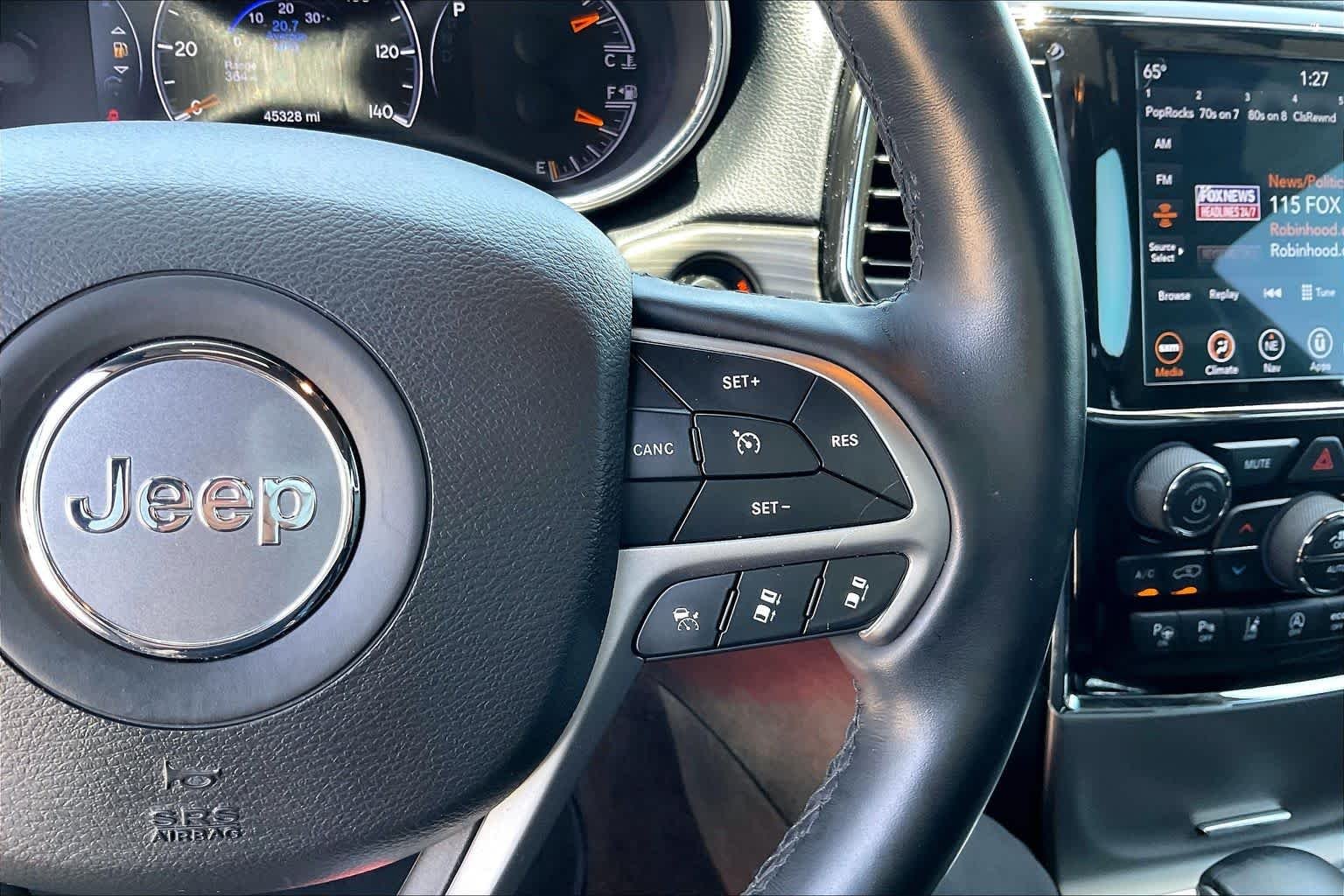 Used 2022 Diamond Black Crystal Pearlcoat Jeep Limited image 25