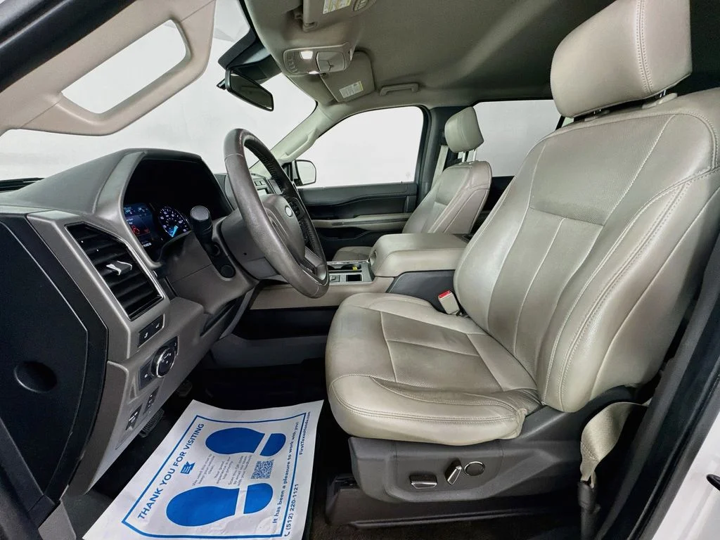Used 2018 White Platinum Clearcoat Metallic Ford XLT image 27