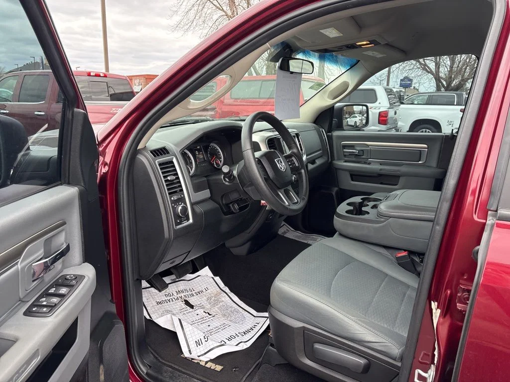 Used 2017 Delmonico Red Pearlcoat Ram SLT image 10