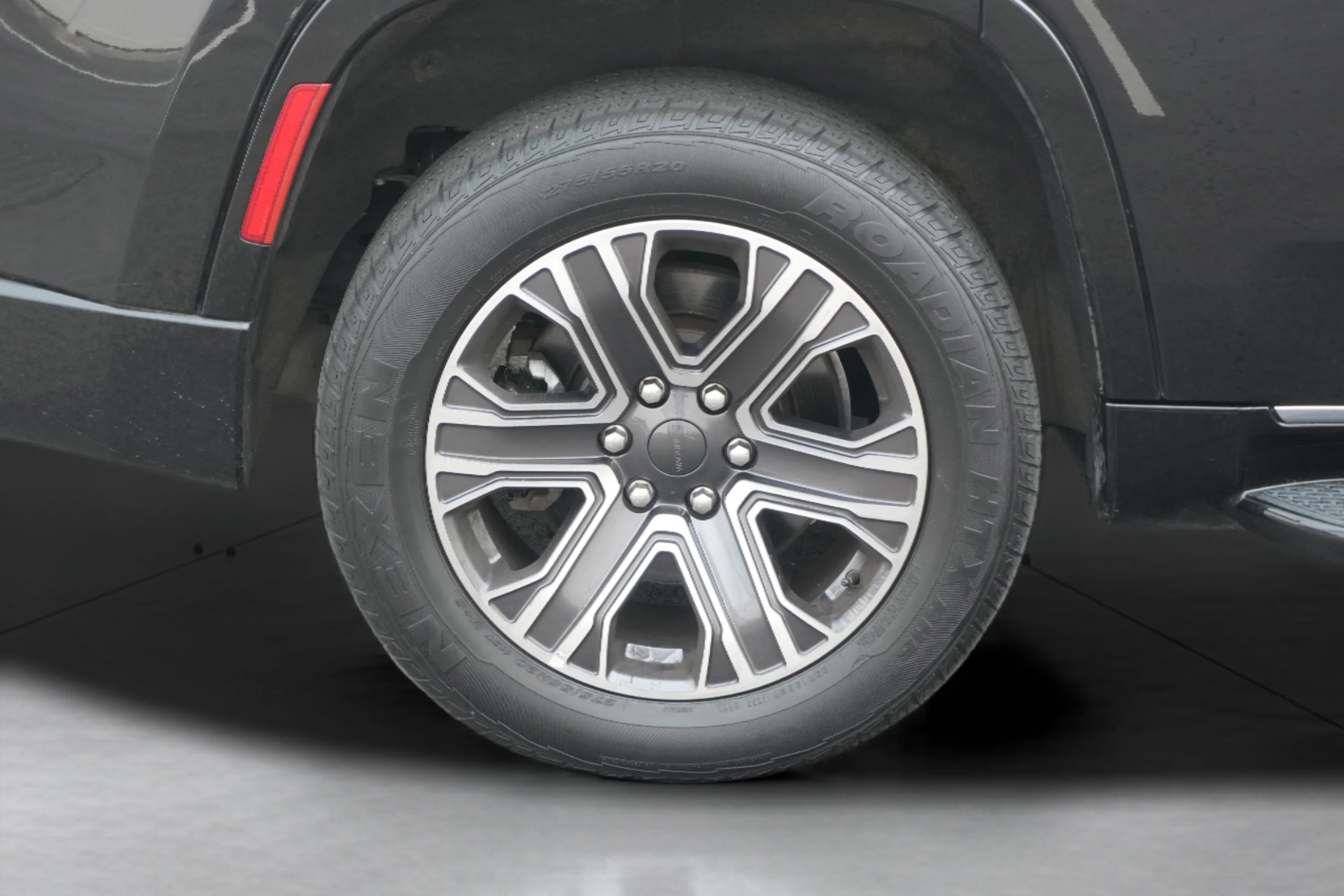 Used 2024 Diamond Black Crystal Pearlcoat Jeep Series II image 42