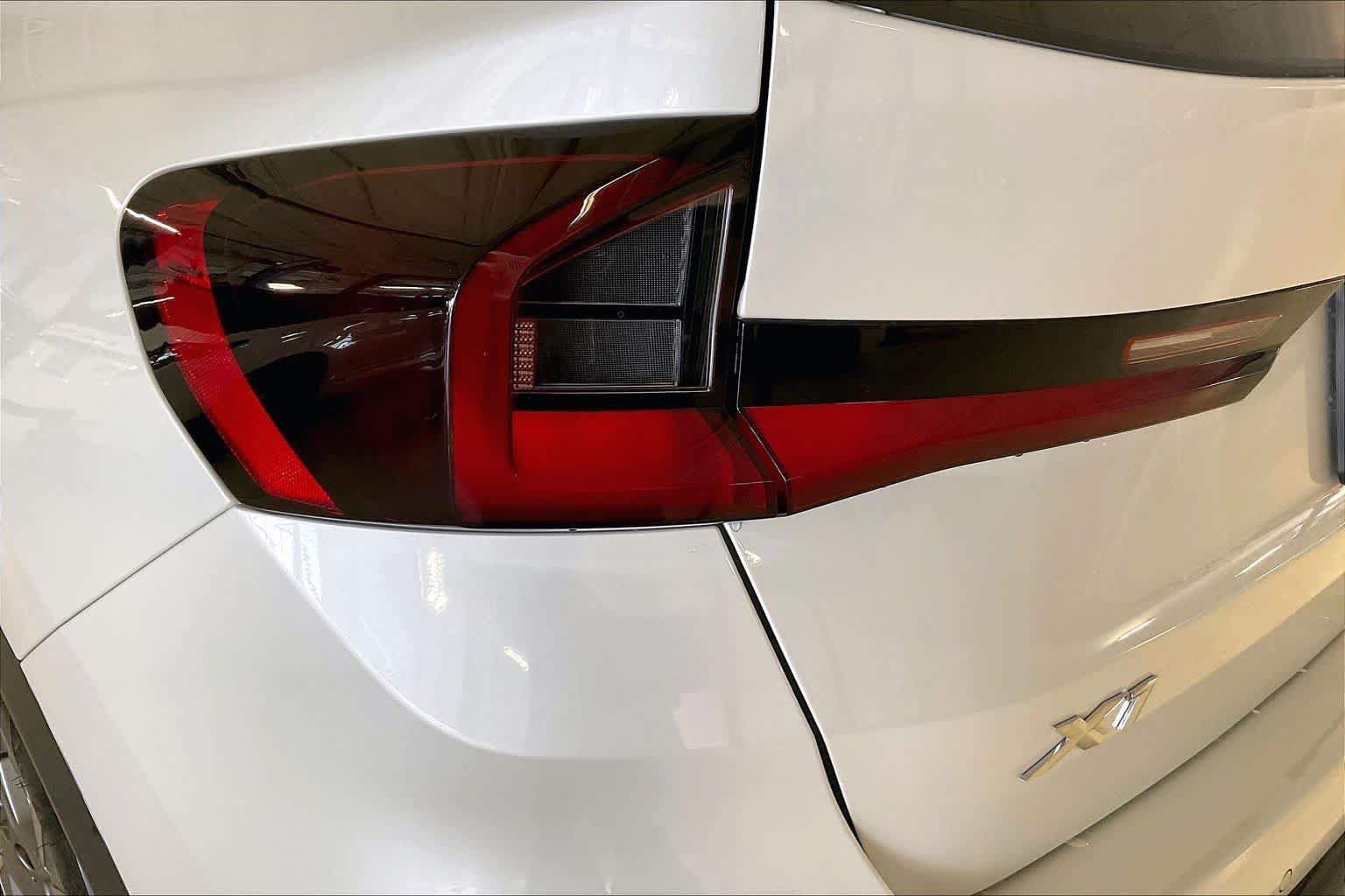 New 2026 Mineral White Metallic BMW xDrive28i image 14