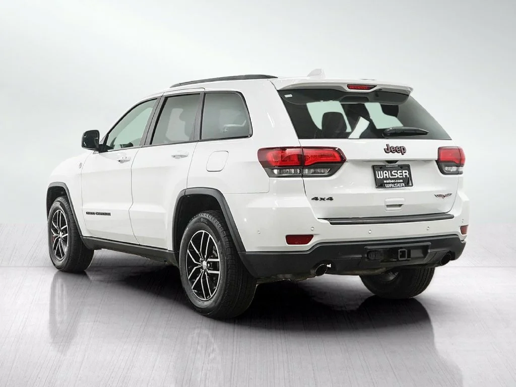 Used 2018 Bright White Clearcoat Jeep Trailhawk image 4