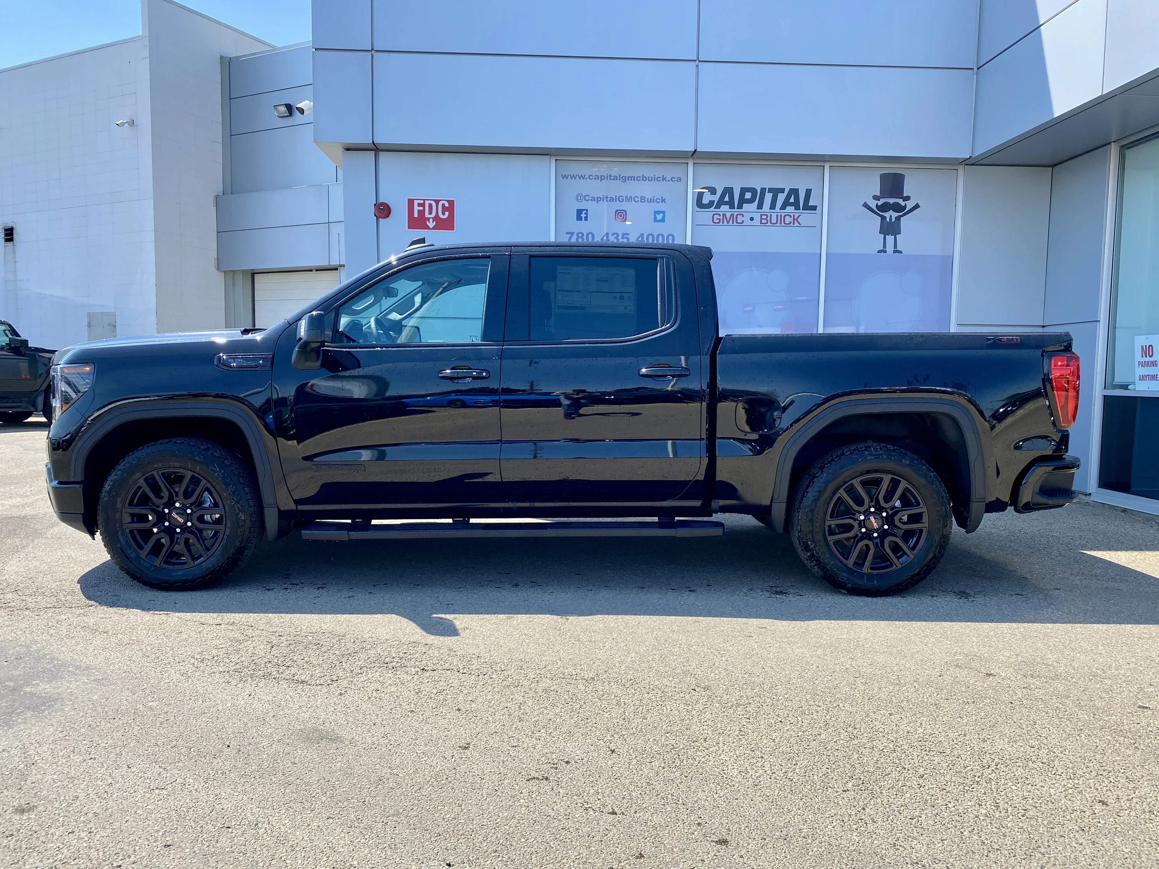 New 2026 ONYX BLACK GMC Elevation image 3