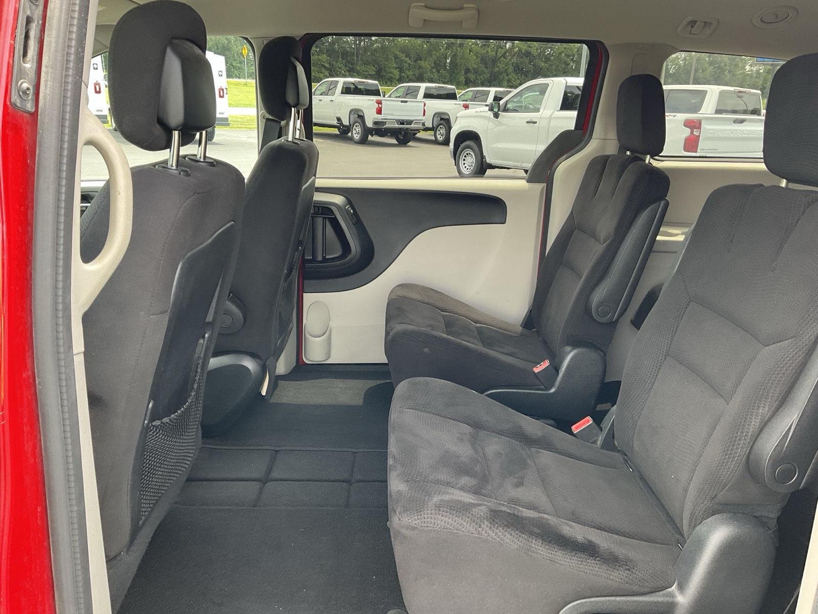 Used 2014 Redline 2 Coat Pearl Dodge SE image 10