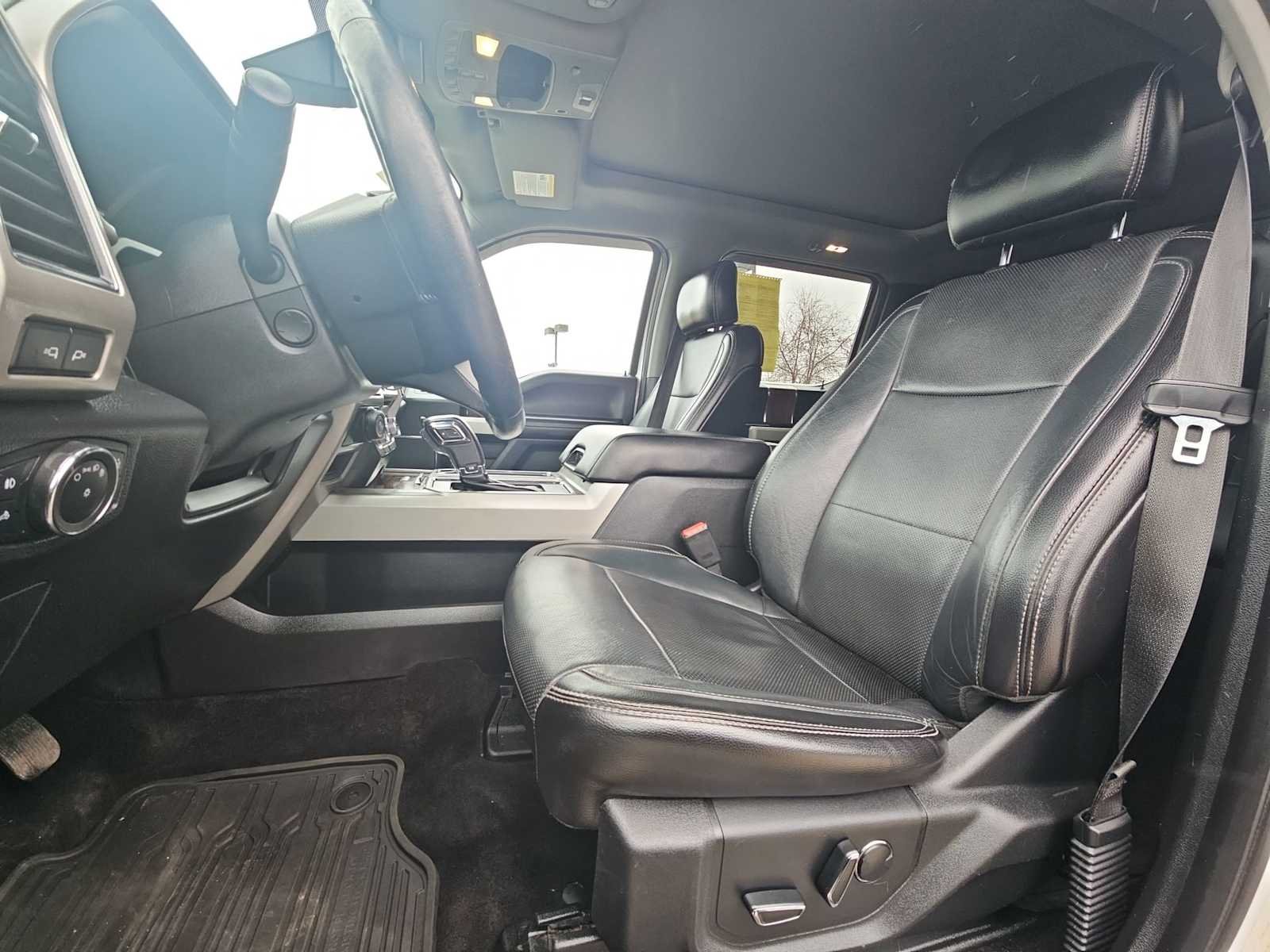Used 2017 White Platinum Tri-Coat Metallic Ford Lariat image 13