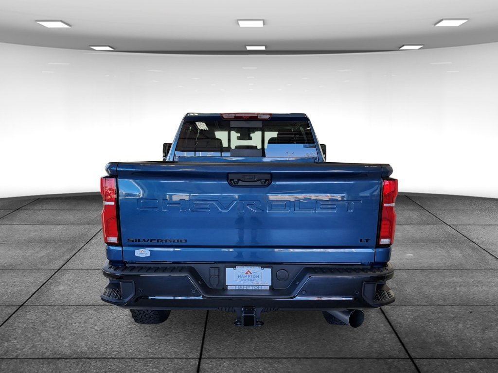 2026 Chevrolet Silverado 2500 HD LT Crew Cab Pickup Slide 4