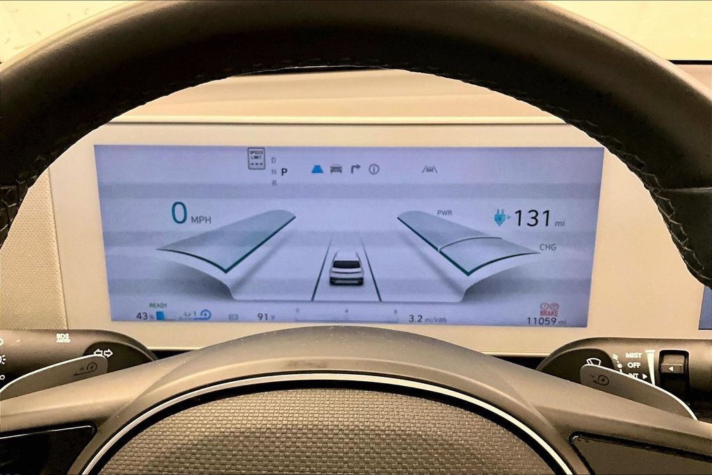Used 2024  Hyundai SE image 19