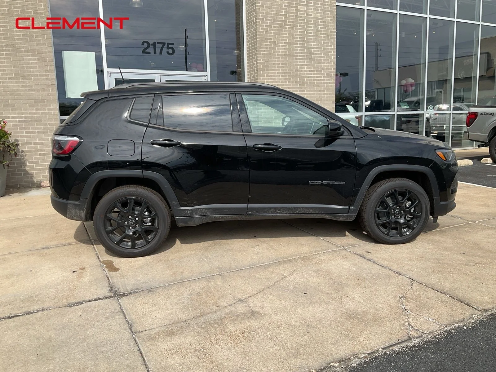 New 2026 Diamond Black Crystal Pearlcoat Jeep Latitude image 4