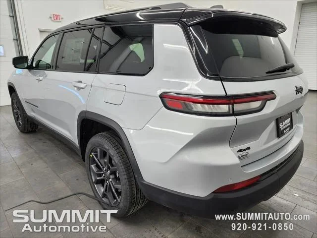 New 2025 Silver Zynith Exterior Paint Jeep Limited image 18