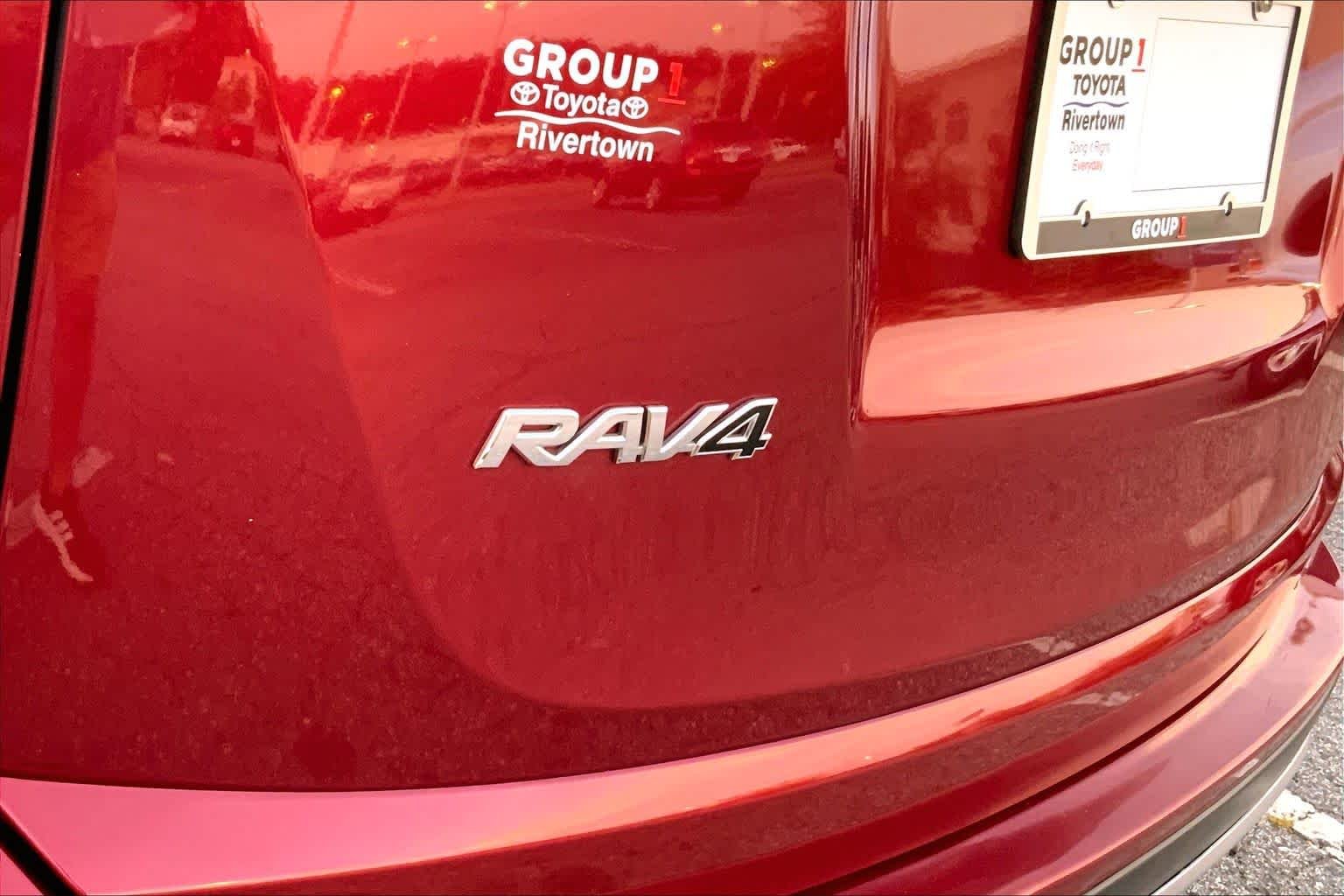 Used 2018 Ruby Flare Pearl Toyota XLE image 30