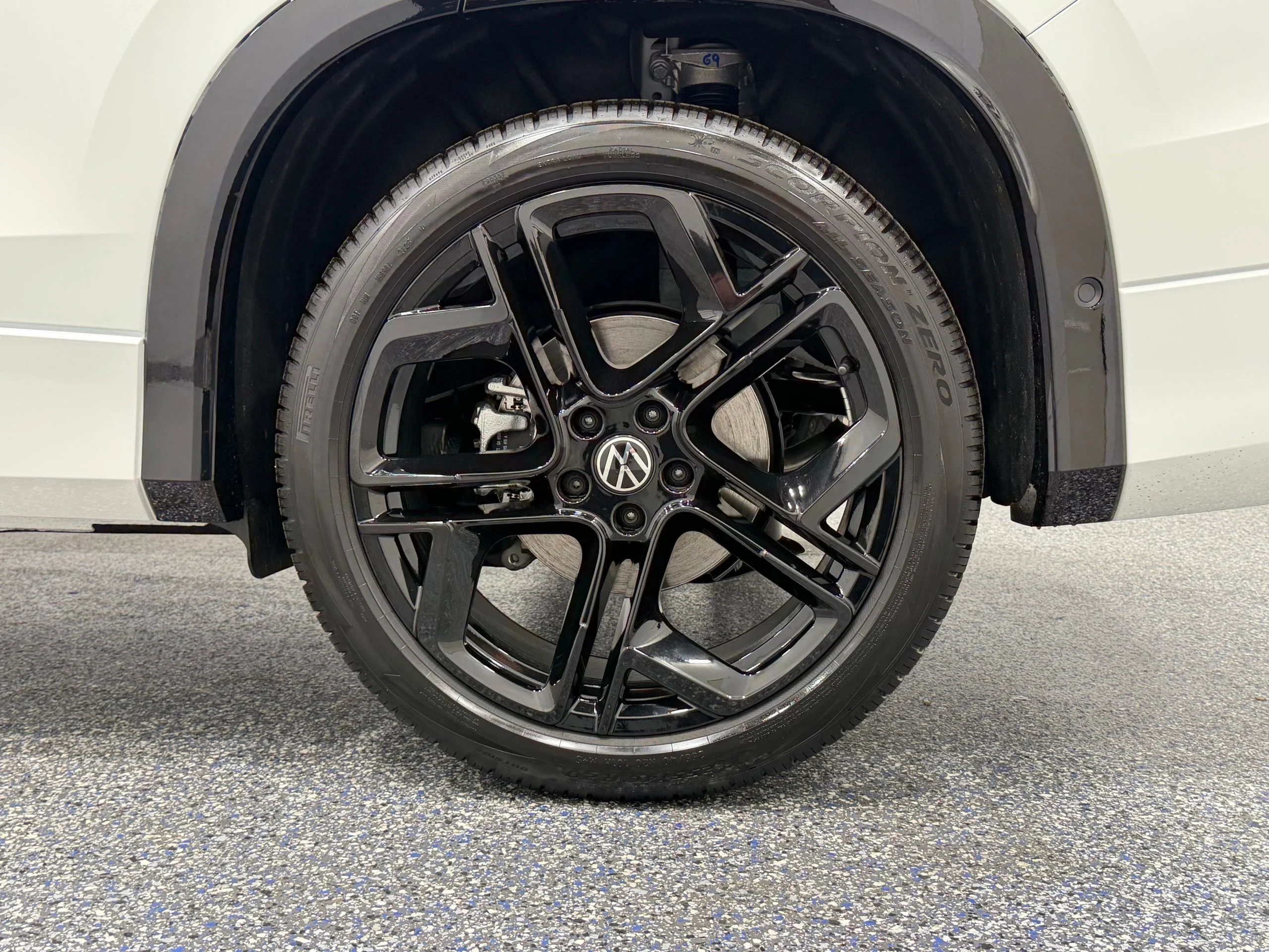 New 2026 White Volkswagen SE R-Line Black image 12