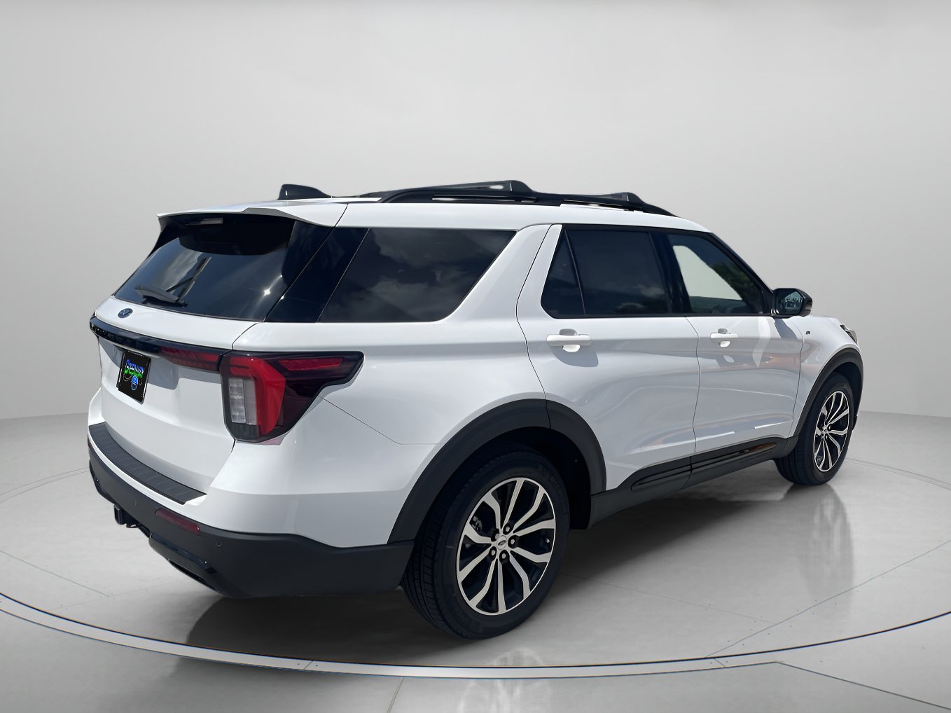 New 2026 Star White Metallic Tri-Coat Ford ST-Line image 3