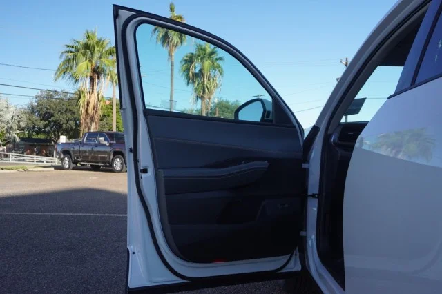 New 2027 Opal White Pearl Volkswagen SE w/Technology image 15