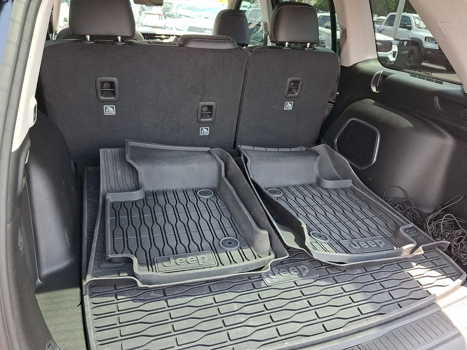 Used 2023 Midnight Sky Jeep  image 30
