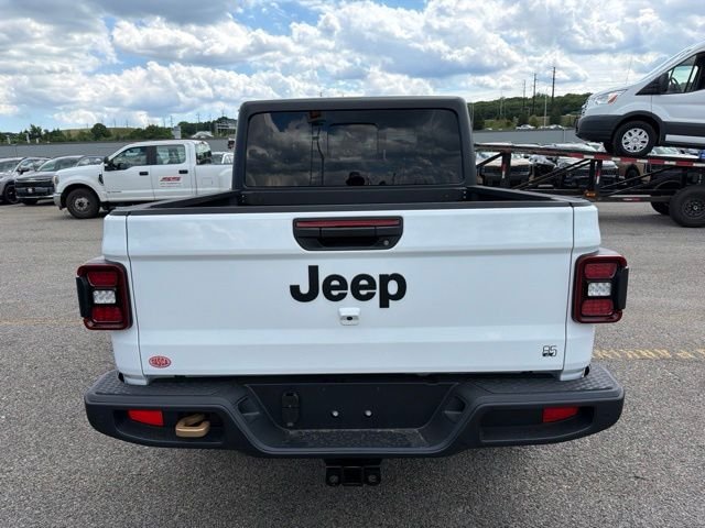New 2026 Bright White Clear-Coat Exterior Paint Jeep 85th Anniversary Edition image 4