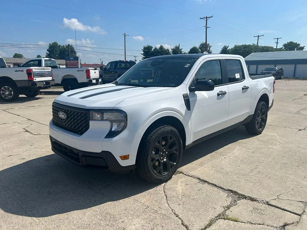 New 2026 Oxford White Ford XLT image 2