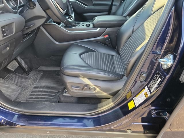 Used 2022  Toyota XSE image 16