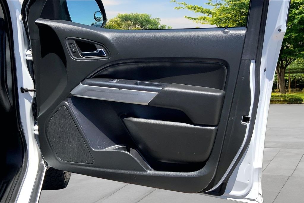 Used 2022 White Chevrolet LT image 21