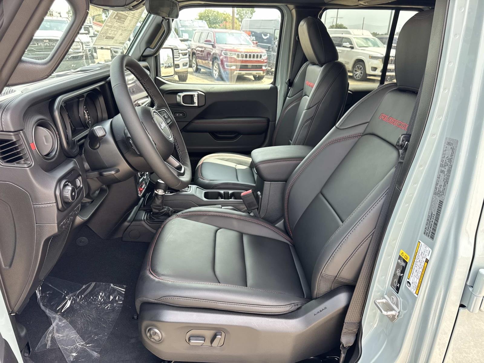 New 2026 Bright White Clear-Coat Exterior Paint Jeep Limited image 8
