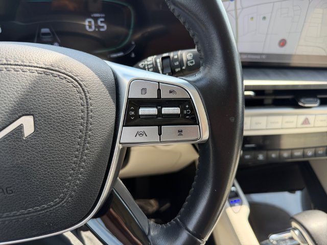 Used 2023 White Kia EX image 23
