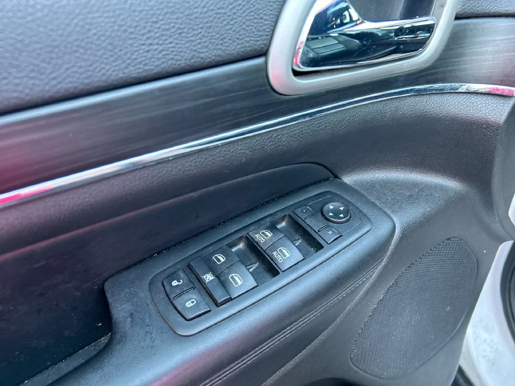 Used 2020 White Jeep Limited image 26