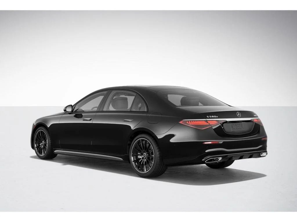 Used 2025 Black Mercedes-Benz S 580e image 29
