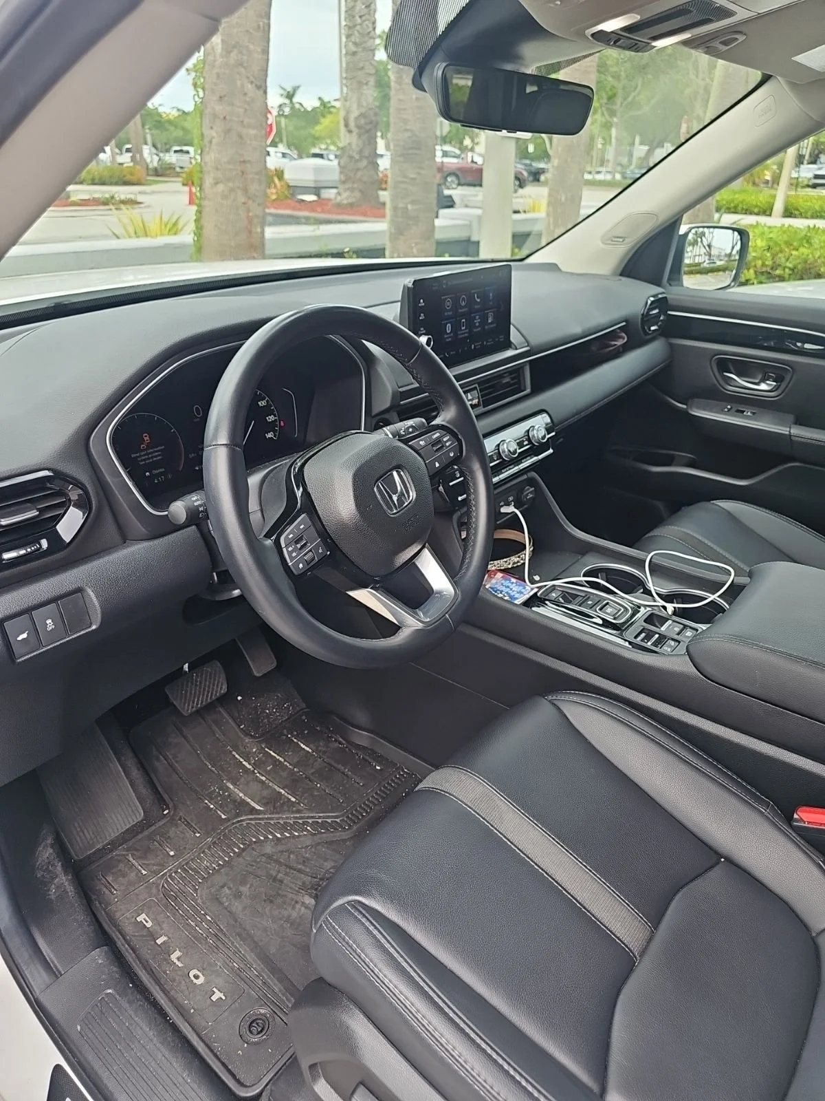 Used 2025 White Honda Touring image 2