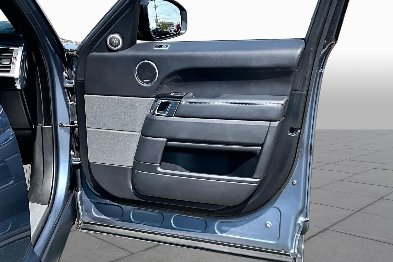 Used 2019 Byron Blue Metallic Land Rover HSE Dynamic image 22