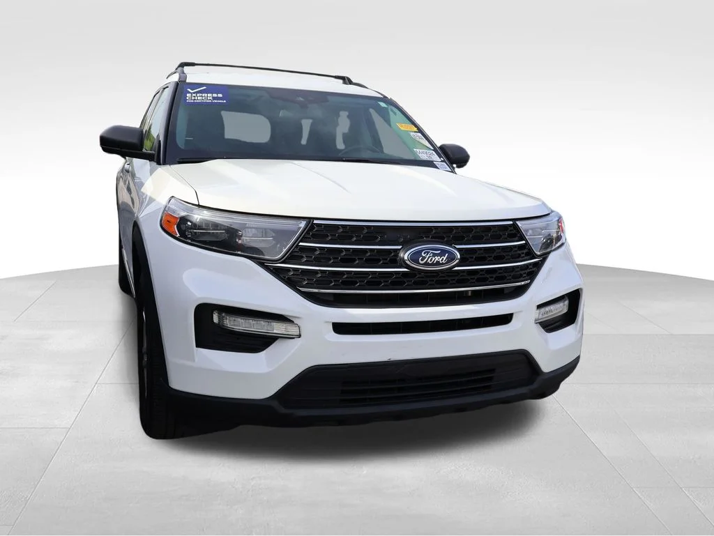 Used 2023 White Metallic Ford XLT image 9