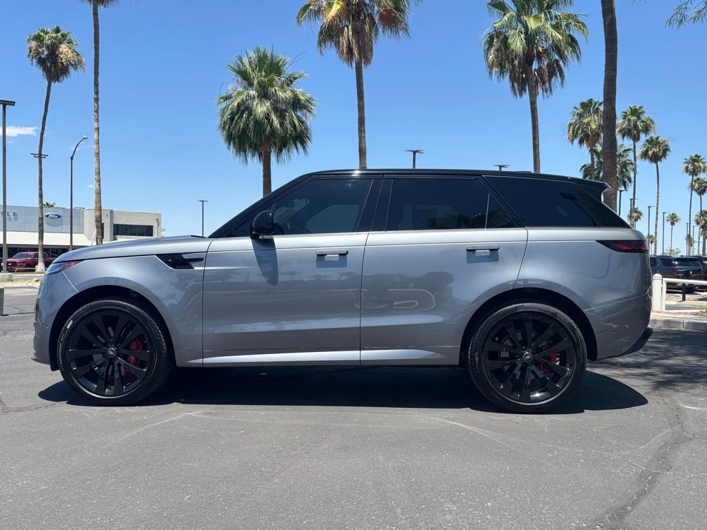 Certified Used 2025 Eiger Grey Metallic Land Rover Dynamic SE image 3