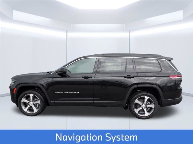 New 2026 Diamond Black Crystal Pearl-Coat Exterior Paint Jeep Limited image 2