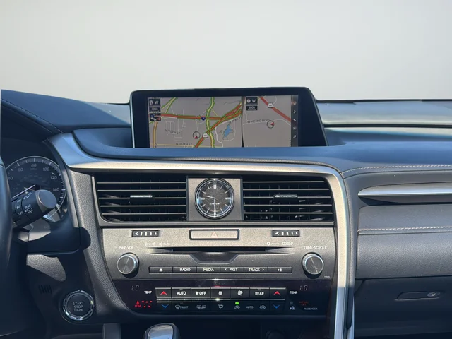 Used 2018 White Lexus 350L image 16