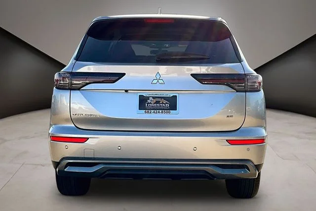 New 2026 Silver Mitsubishi SE image 4