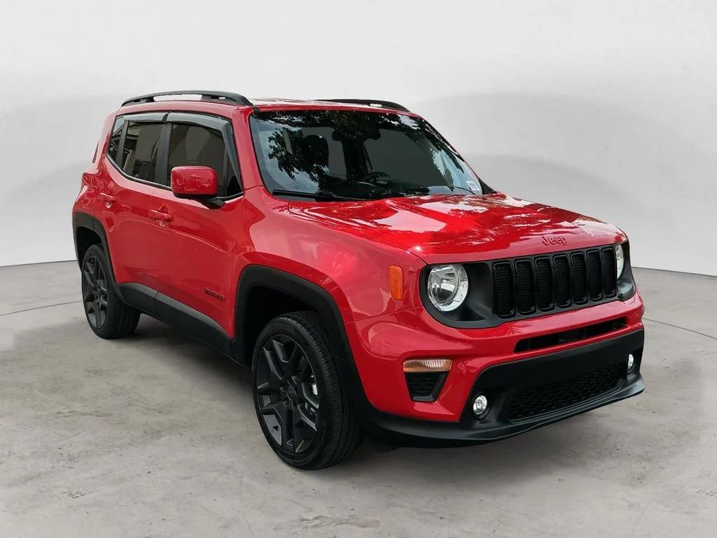 Used 2022 Red Jeep Latitude image 3