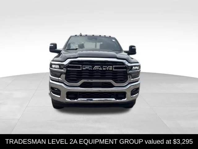 New 2026 Diamond Black Crystal Pearl-Coat Exterior Paint RAM Tradesman image 3