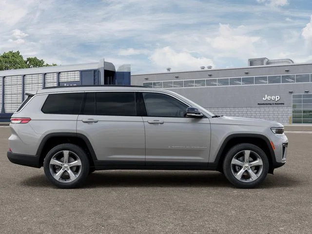 New 2026 Silver Zynith Exterior Paint Jeep Limited image 22