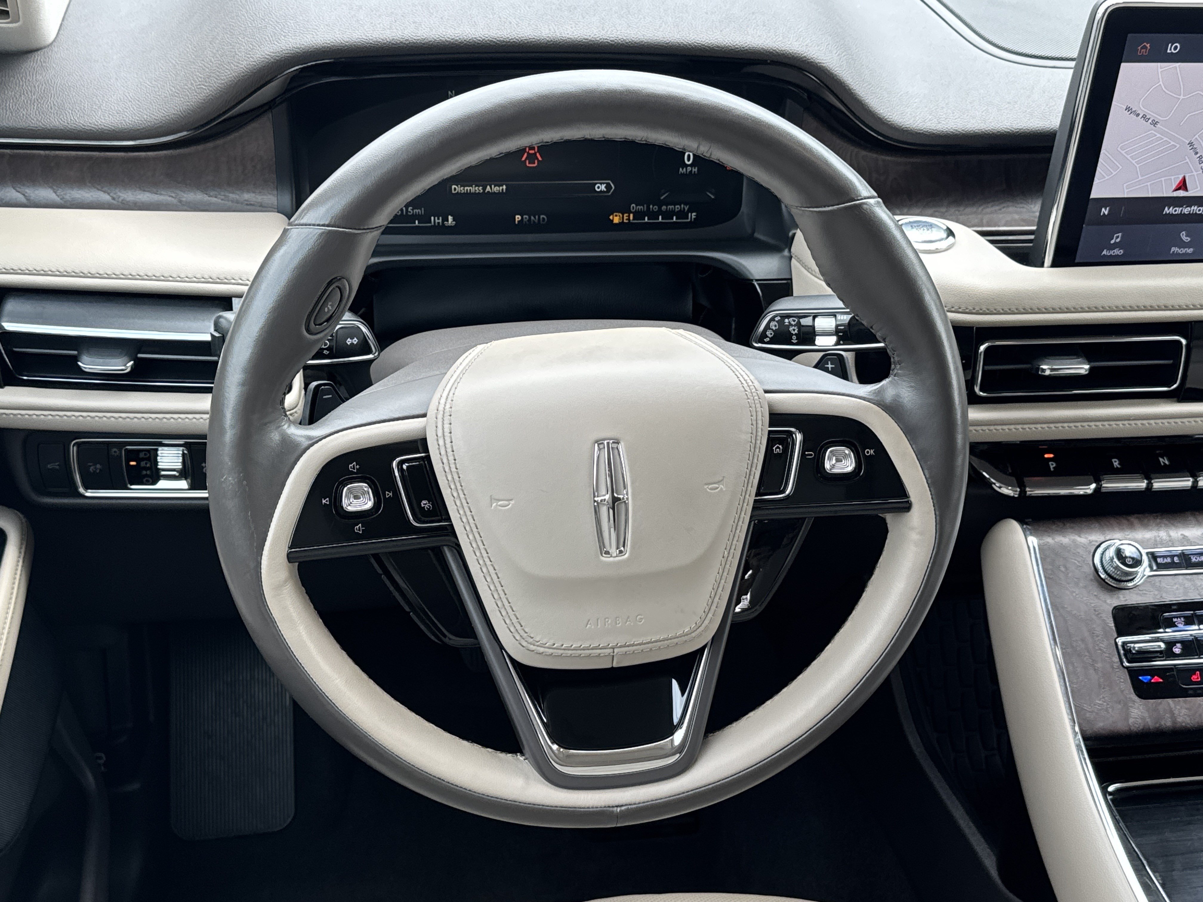 Used 2023 White Metallic Lincoln Reserve image 28