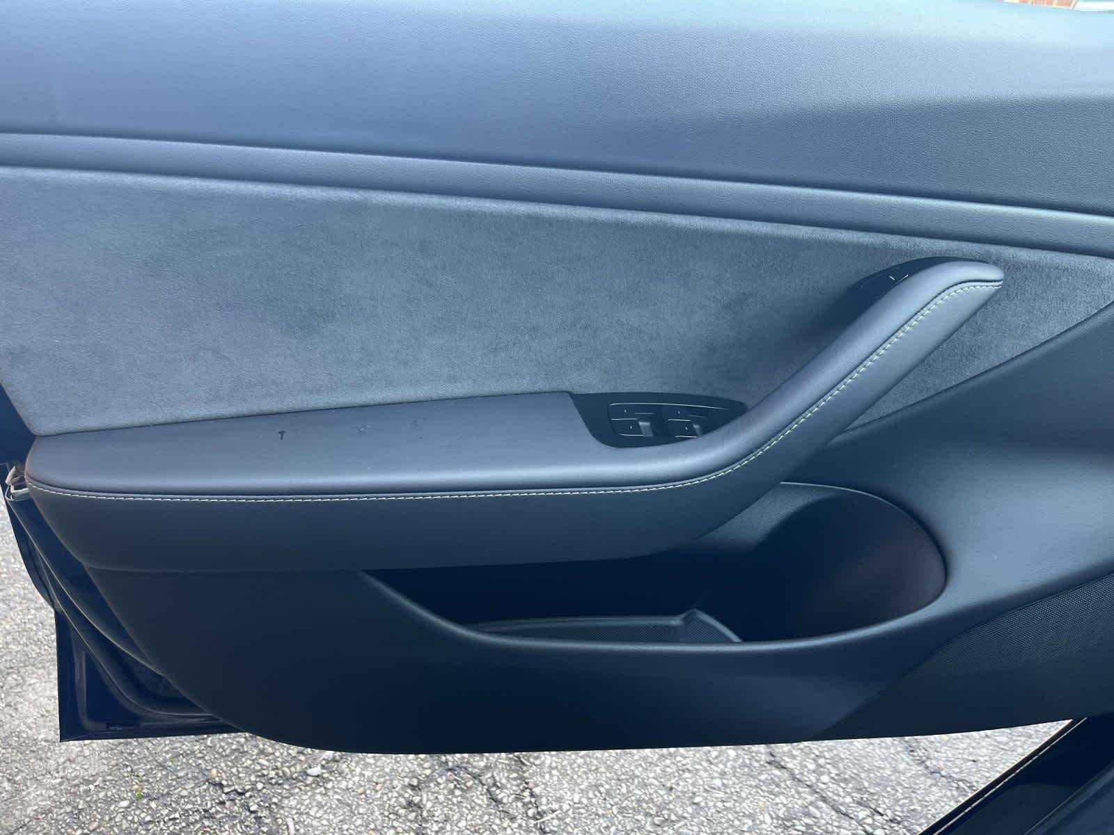Used 2018 Deep Blue Metallic Tesla Long Range Battery image 30