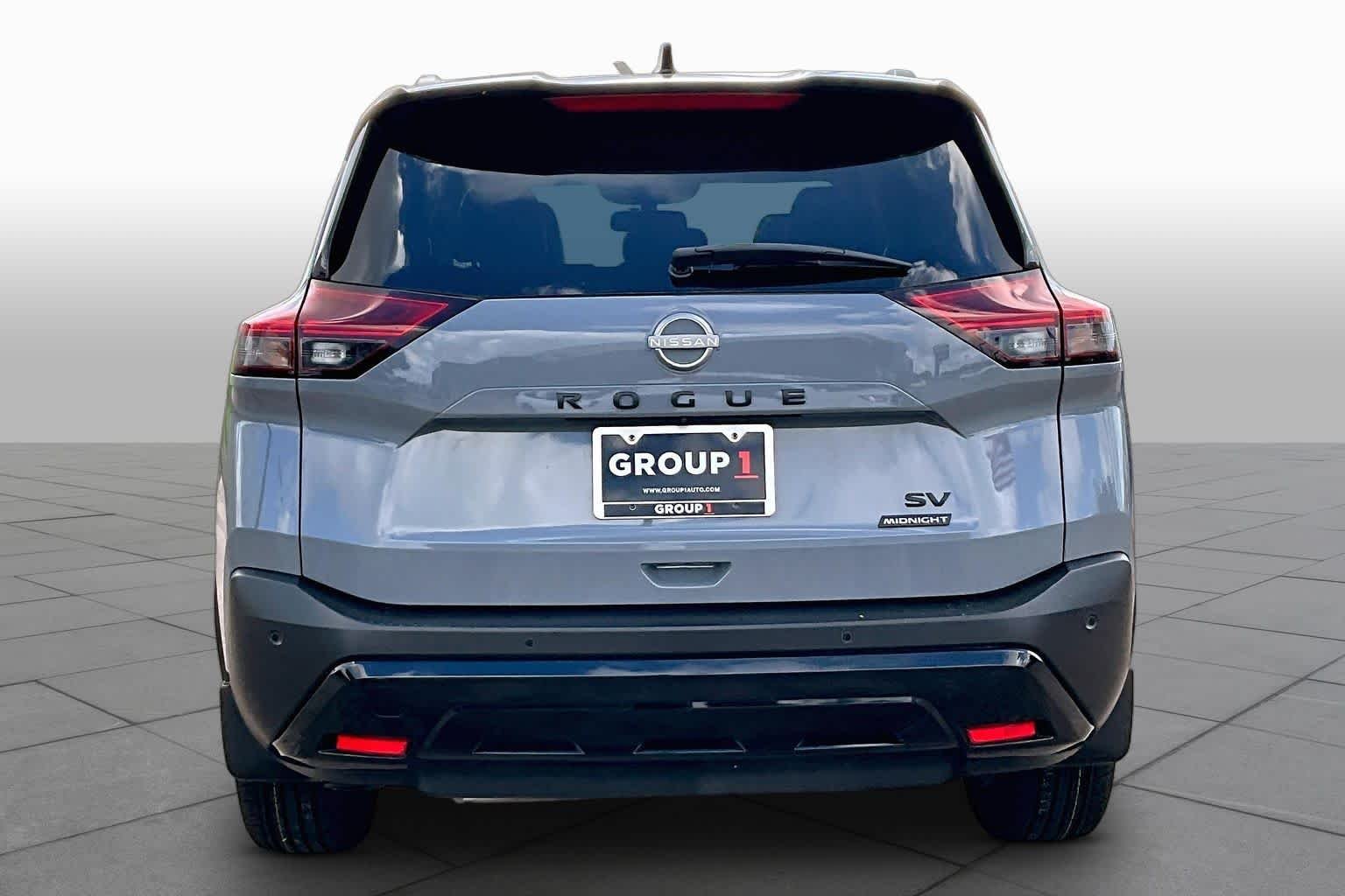 Used 2023 Boulder Gray Pearl/Super Black Nissan SV image 5