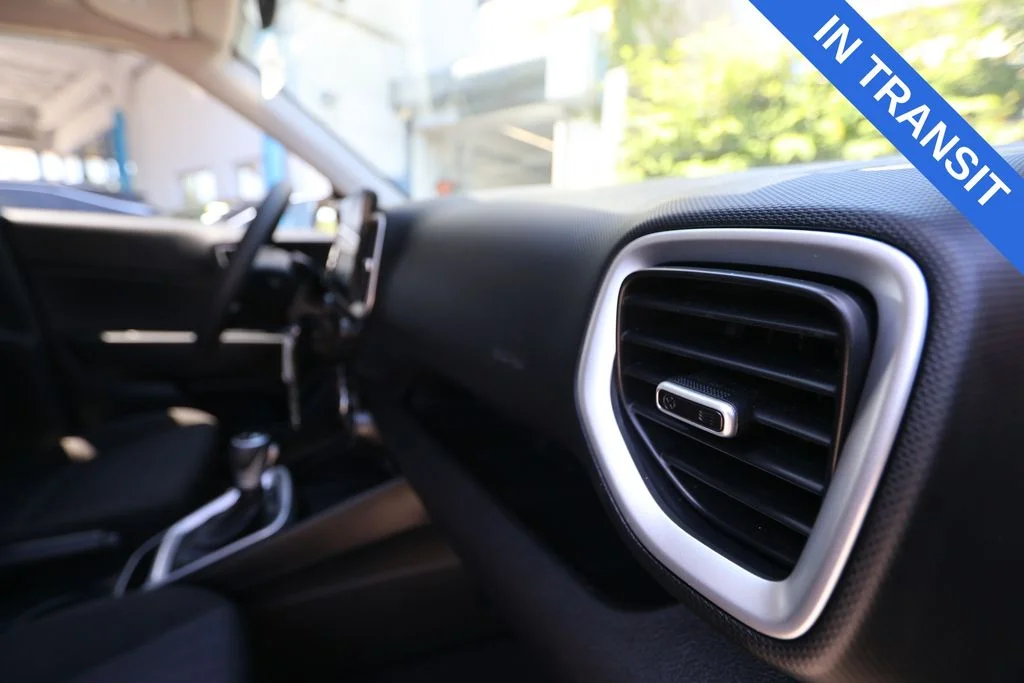 Used 2025 Onyx Black Hyundai SE image 30