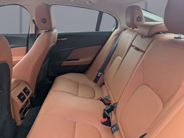 Used 2019 Silver Jaguar 30t Portfolio image 12