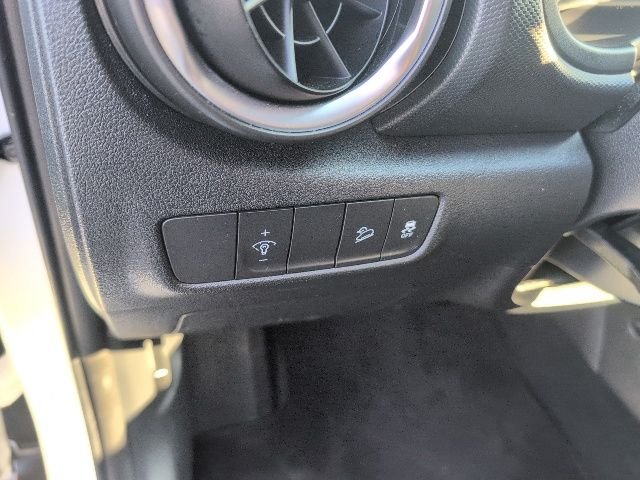 Used 2023 White Hyundai SEL image 18