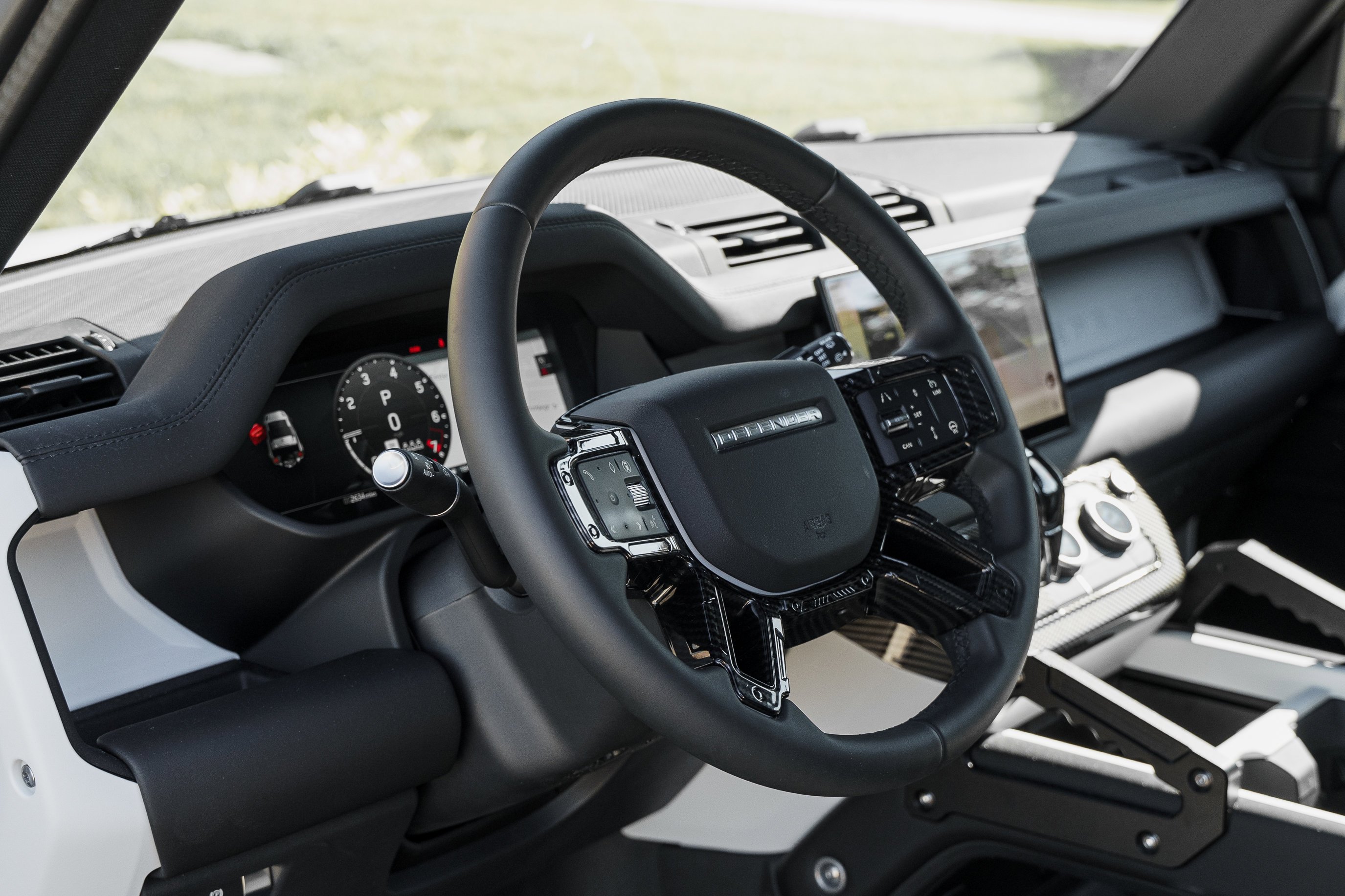 Used 2025 Fuji White Land Rover S image 8