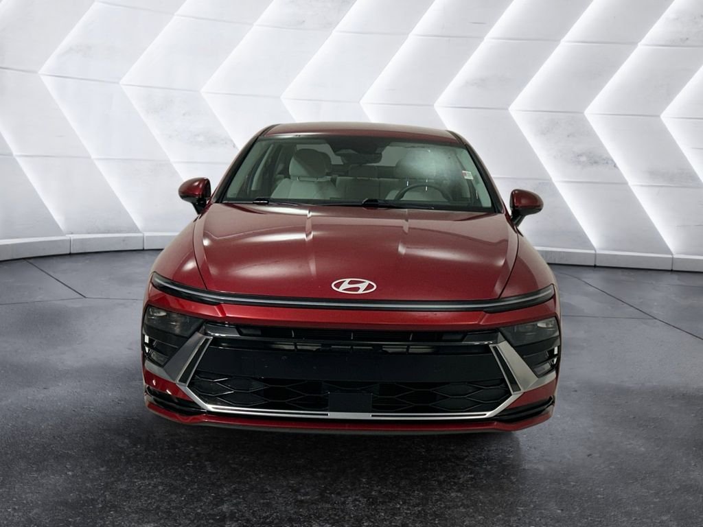 Used 2025 Red Hyundai SEL image 2