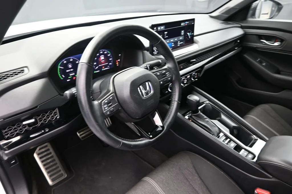 Used 2024 Platinum White Pearl Honda Sport image 16